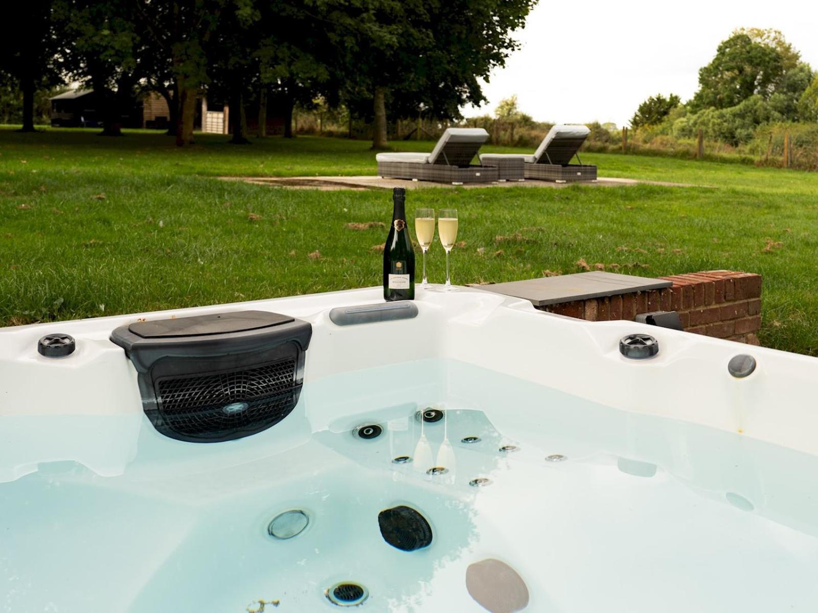 Chilterns Countryside Hideaway With Hot Tub Pass The Keys Vila Princes Risborough Exterior foto